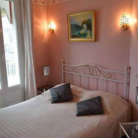 Le Saint-yves 3* ル・トレポール