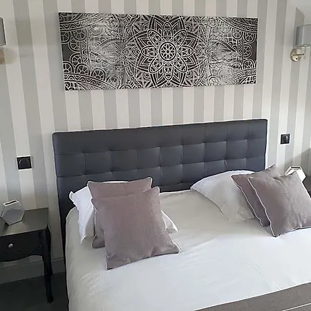 Le Saint-yves Otel 3*